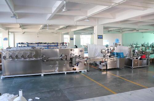 dernières nouvelles de l'entreprise concernant Les lignes d'emballage de lingettes humides automatisées et intelligentes gagnent rapidement en popularité dans le secteur de la fabrication d'hygiène en Asie de l'Ouest