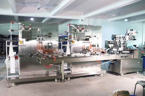 Machine à emballer des lingettes humides PLC Nettoyage automatique rafraîchissant Single lingettes humides Tissue Sachet machine à faire 220v