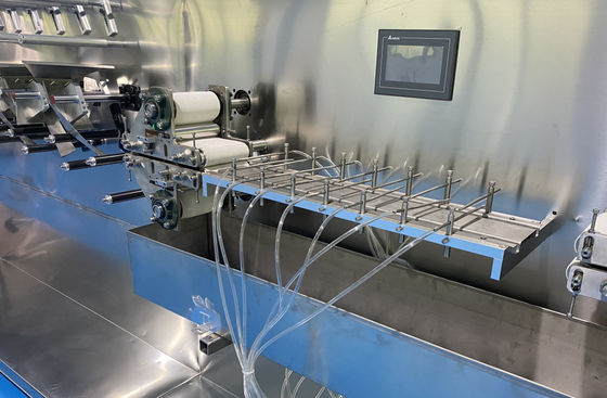 Machine de fabrication de lingettes humides pour bébés à grande vitesse 30-120 pièces Système de remplissage liquide de contrôle de dose